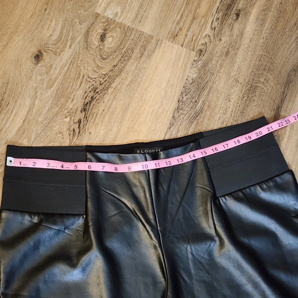 Eloquii Black Faux Leather Look Miracle Flawless Legging Pants Size 22 NWOT - Picture 2 of 5